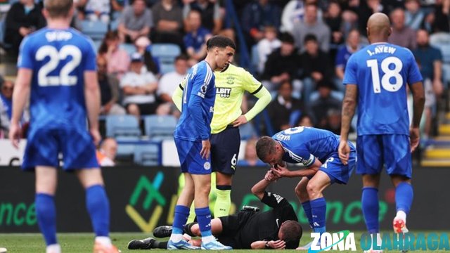 Jamie Vardy Tunjukkan Empati, Bantu Wasit Tiup Peluit!
