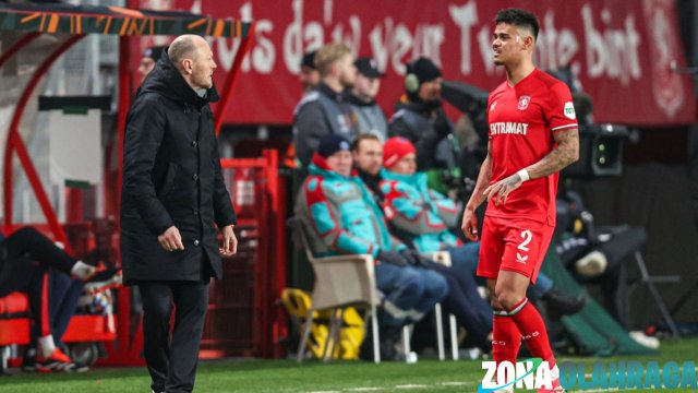 Mees Hilgers Absen 3 Fakta Powerful Skuad Twente vs PSV
