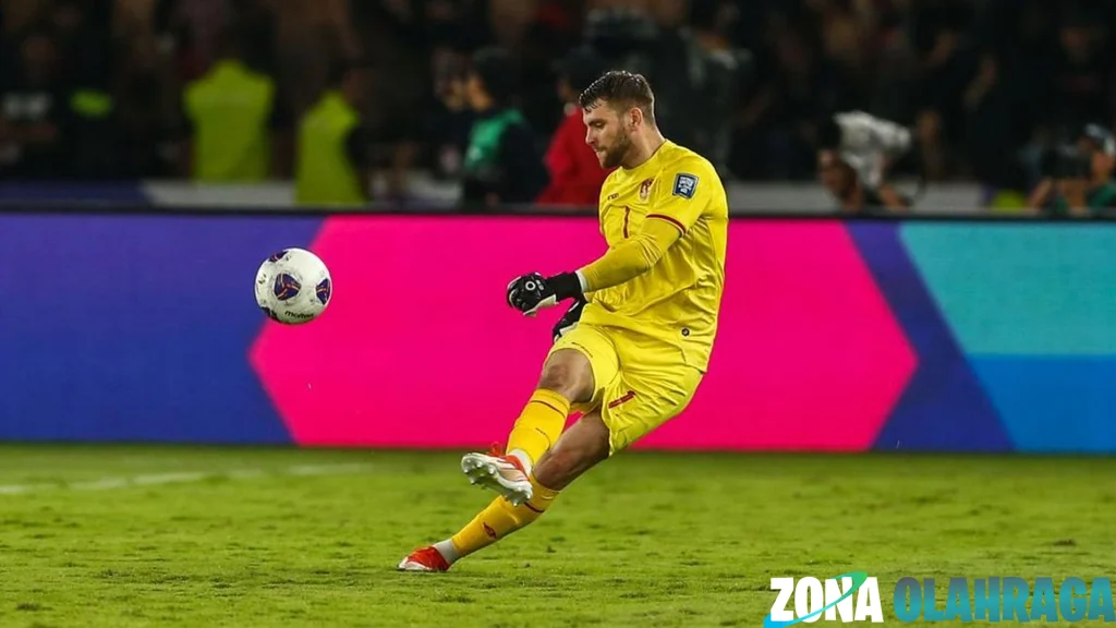 Maarten Paes: 1 Dari Belanda, Bersinar di Master Ajax!